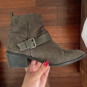 Well worn ankle boots size 8.5